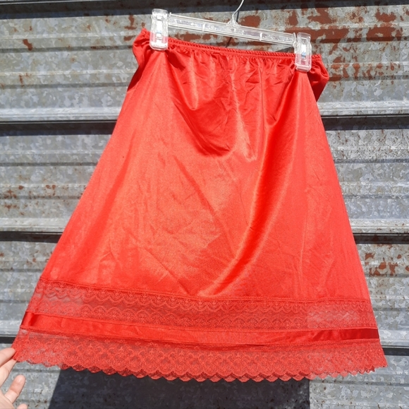 Vintage Silky Flowy Red Vanity Fair Scalloped Lace A-line Skirt Slip - Picture 1 of 14